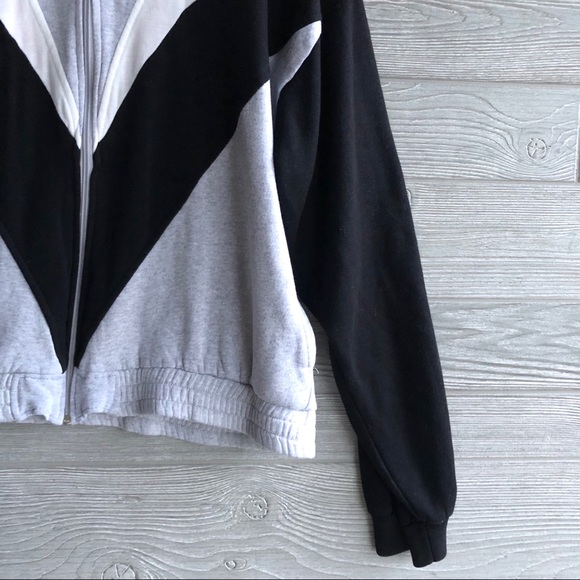 Final drop! Vintage 90’s Tracksuit Jacket 🚨 - Picture 3 of 5